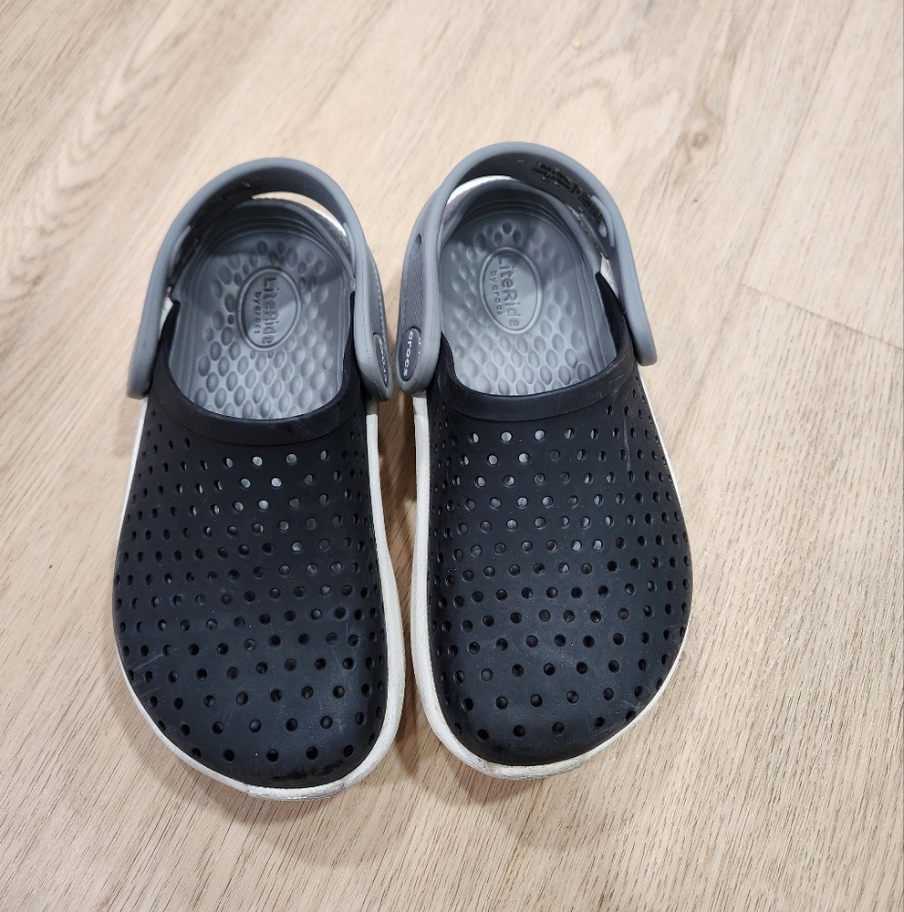Kids Black Crocs (Size 10)